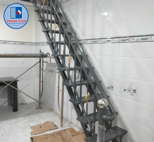 CẦU THANG SẮT NHƠN TRẠCH