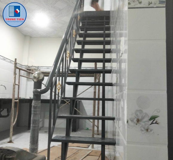 CẦU THANG SẮT BIÊN HÒA